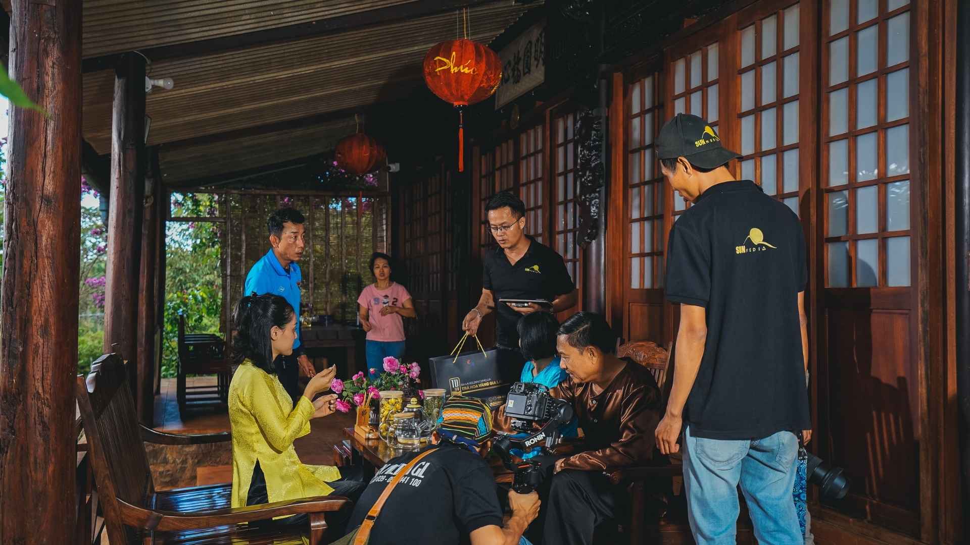 Nhóm diễn viên quần chúng trong TVC