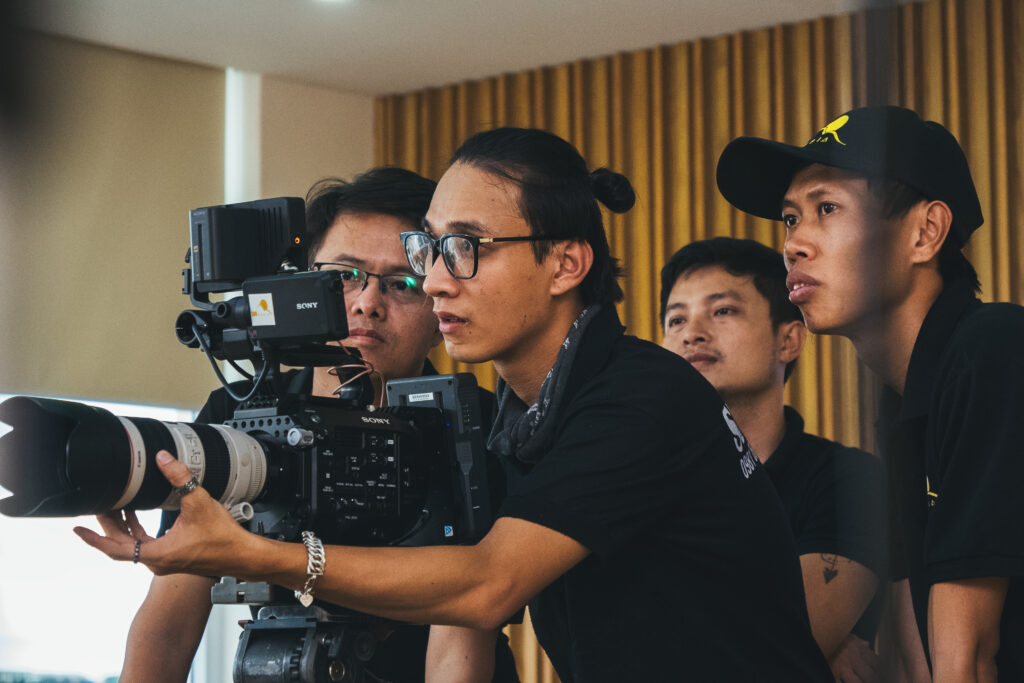 Đội ngũ Sun Media GL quay phim sự kiện lớn với hệ thống camera chuyên nghiệp